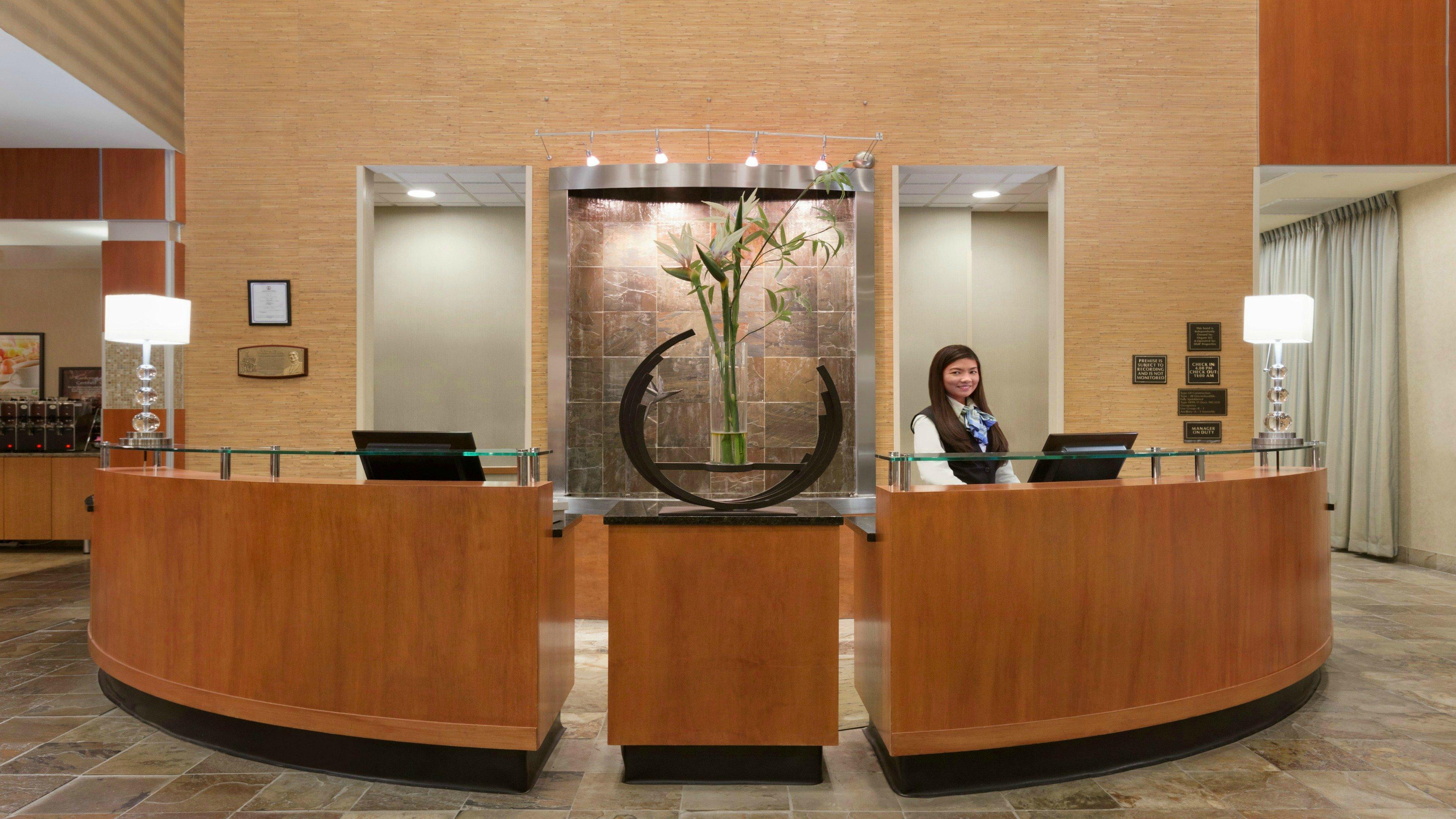 Holiday Inn Hotel & Suites Gateway By Ihg Williamsburg Eksteriør billede